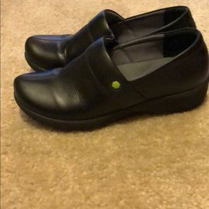 wonderworks dansko shoes